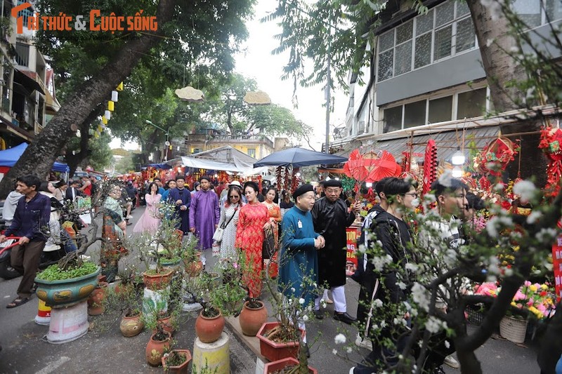 Dien co phuc dao choi Tet, phong vi chuan Ha Noi pho-Hinh-6