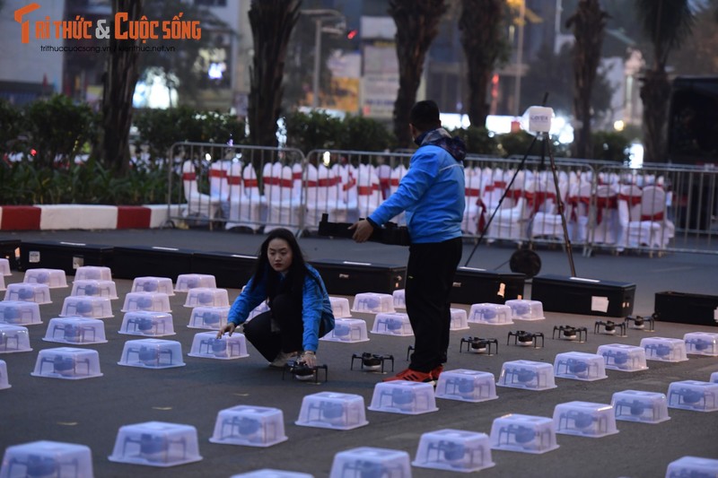 Le hoi anh sang bang drone tai Ha Noi chao nam moi co gi?-Hinh-5