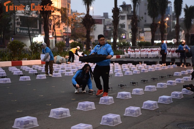 Le hoi anh sang bang drone tai Ha Noi chao nam moi co gi?-Hinh-6