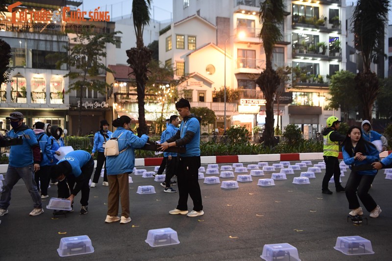 Le hoi anh sang bang drone tai Ha Noi chao nam moi co gi?-Hinh-8