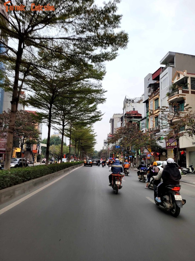 Sang 30 Tet, Ha Noi cham rai, binh yen den la-Hinh-4