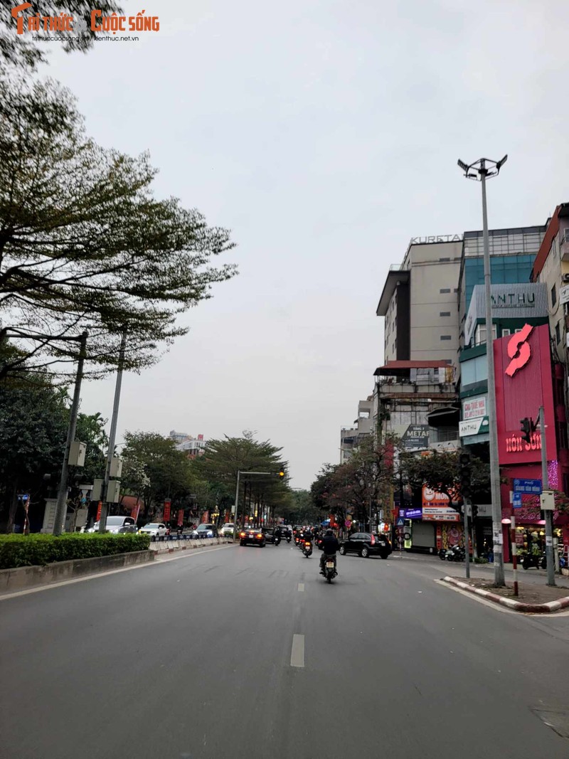 Sang 30 Tet, Ha Noi cham rai, binh yen den la-Hinh-6