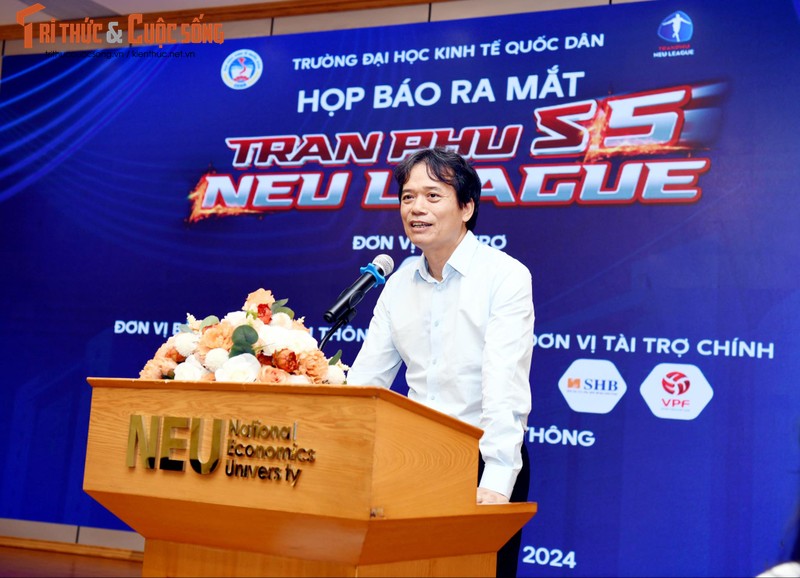 Bui Hoang Viet Anh gop mat tai giai bong da sinh vien NEU League