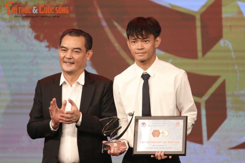 Rafael Son co hat-trick giai thuong tai V-League Awards 2023/2024-Hinh-3