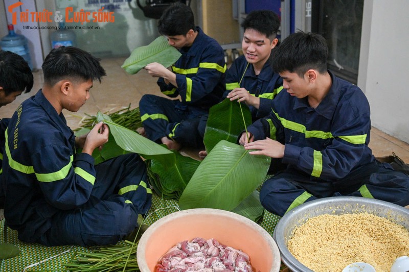 “Chien si chong giac lua” tro tai goi banh chung cuc kheo-Hinh-2