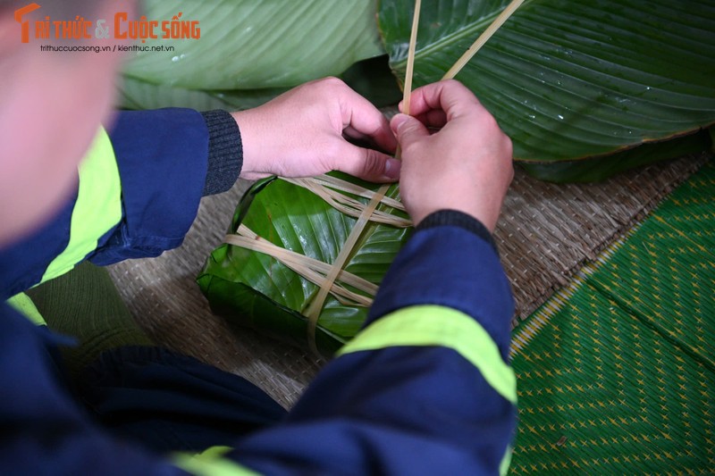 “Chien si chong giac lua” tro tai goi banh chung cuc kheo-Hinh-8