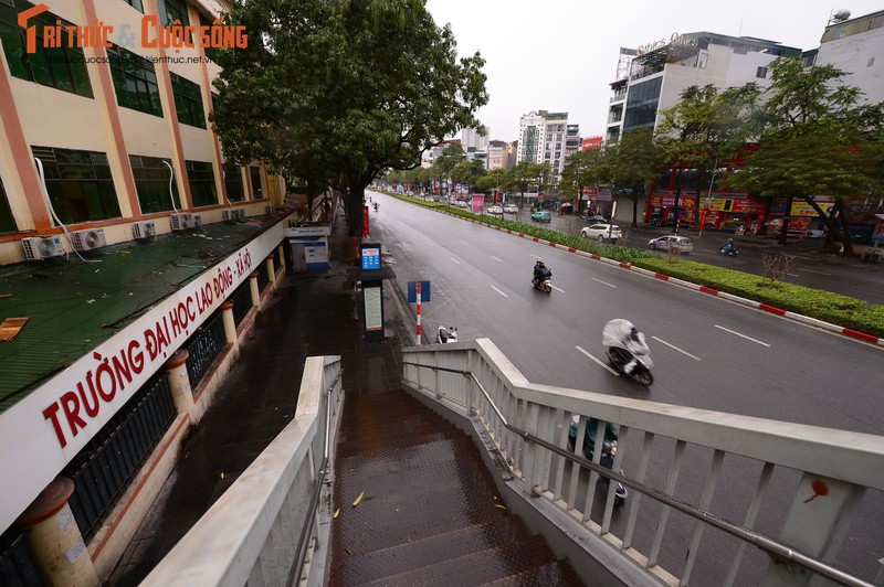 Ngay 27 Tet, giao thong Ha Noi khac la khien ai cung ngo ngang-Hinh-9