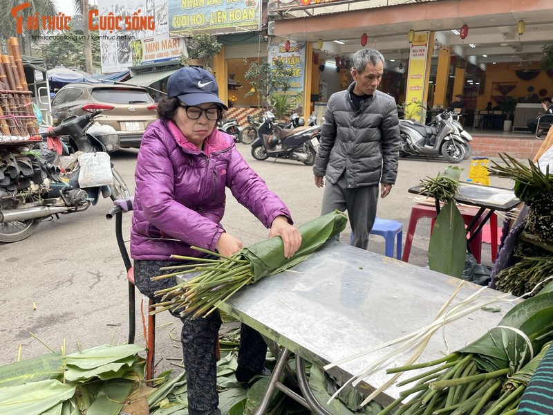 Cho la dong lon nhat Ha Noi tap nap nguoi ban ke mua-Hinh-6