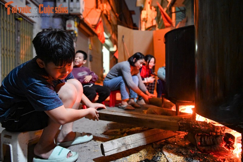 Pho phuong Ha Noi thom mui khoi bep tu noi banh chung-Hinh-5