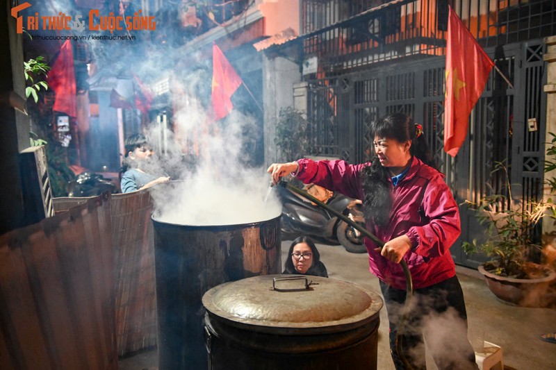 Pho phuong Ha Noi thom mui khoi bep tu noi banh chung-Hinh-7