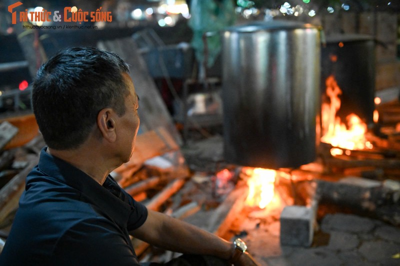 Pho phuong Ha Noi thom mui khoi bep tu noi banh chung