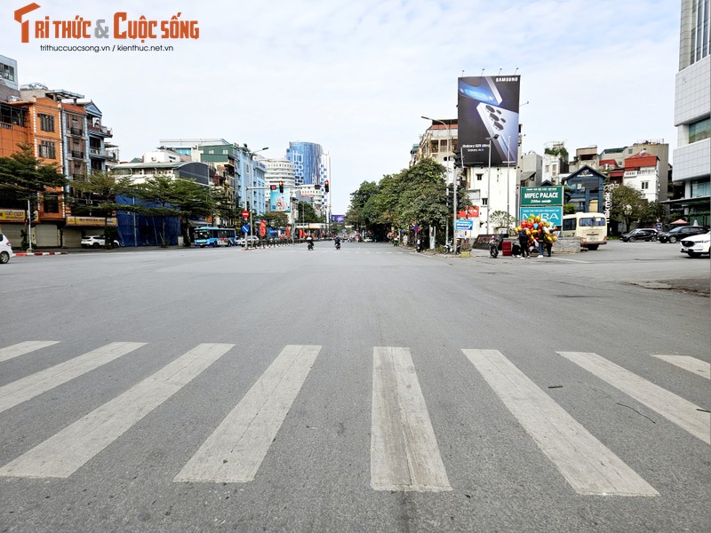 Giao thong Ha Noi chieu cuoi nam: Duong thong, he thoang-Hinh-2