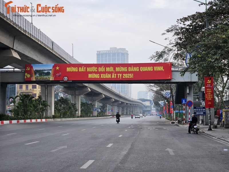 Chum anh: Ha Noi binh yen, sau lang sang mung 1 Tet At Ty.-Hinh-2