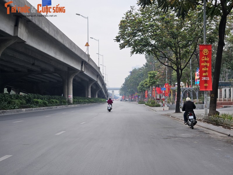 Chum anh: Ha Noi binh yen, sau lang sang mung 1 Tet At Ty.-Hinh-3