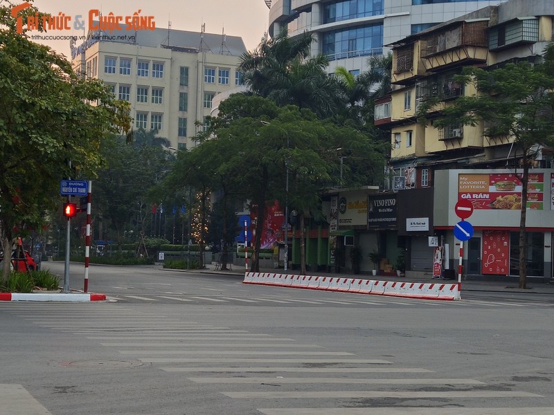 Chum anh: Ha Noi binh yen, sau lang sang mung 1 Tet At Ty.-Hinh-7