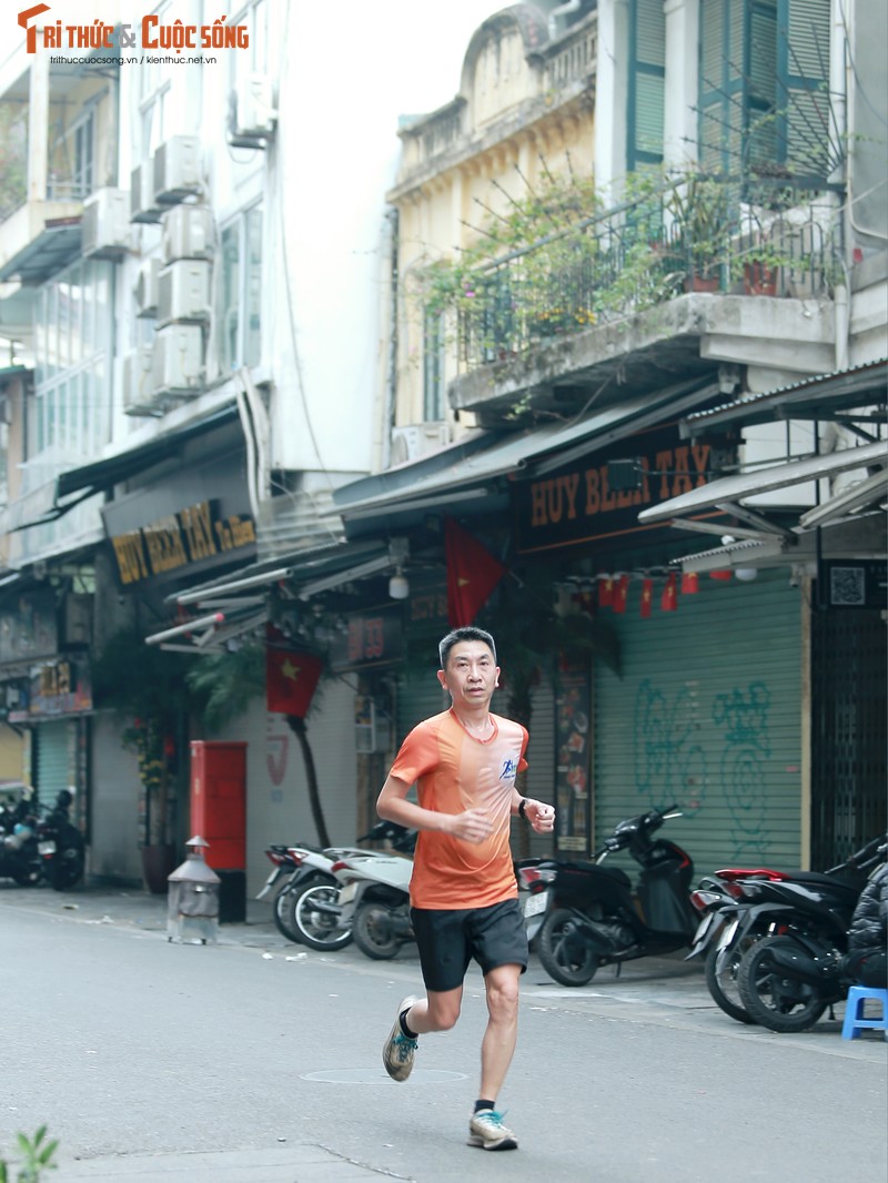 Sang mung 1 Tet At Ty, nguoi Ha Noi tan huong theo cach rieng-Hinh-3