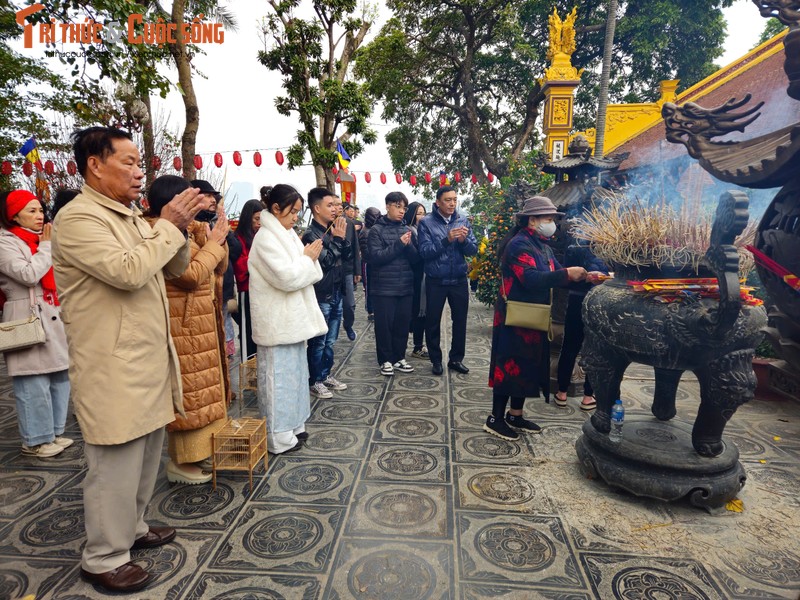 Nguoi dan Ha Noi no nuc di le chua ngay mung 1 Tet At Ty-Hinh-10