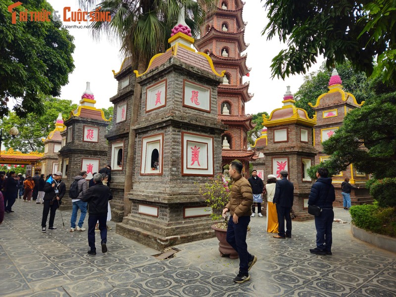 Nguoi dan Ha Noi no nuc di le chua ngay mung 1 Tet At Ty-Hinh-5