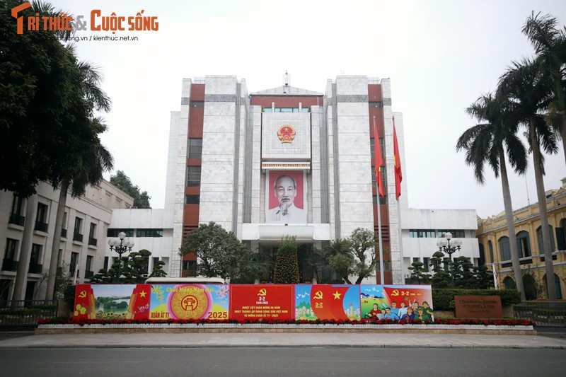 Duong pho Ha Noi co hoa ruc ro “Mung Dang Mung Xuan“-Hinh-2