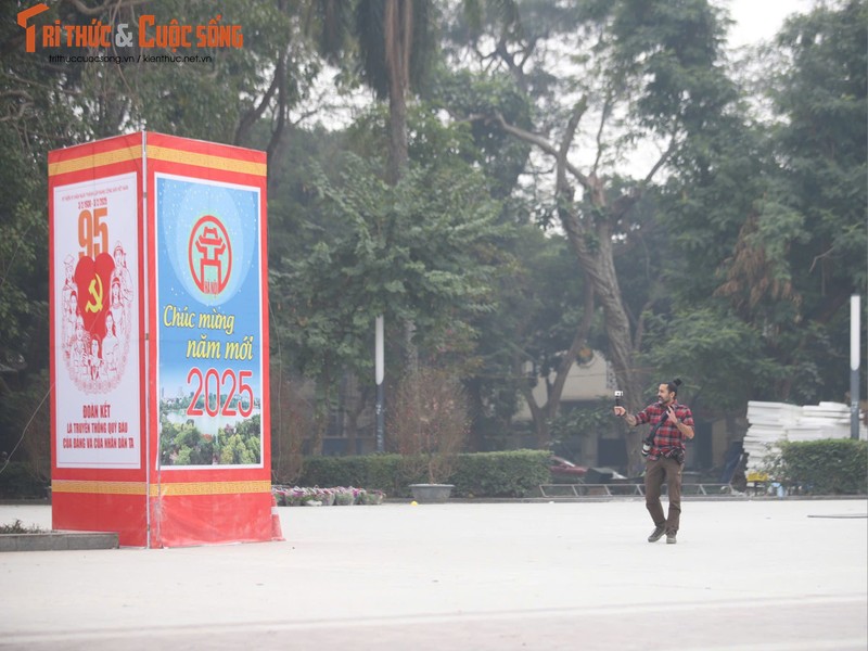 Duong pho Ha Noi co hoa ruc ro “Mung Dang Mung Xuan“-Hinh-9