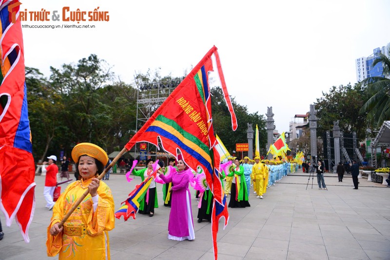 Tung bung Le hoi Go Dong Da 2025, du khach thap phuong ve dang huong-Hinh-7