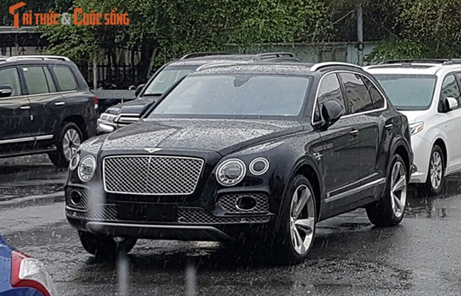 Can canh sieu SUV Bentley Bentayga gia gan 30 ty tai VN