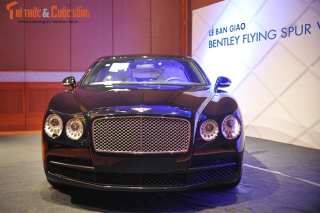 Soi sieu xe sang Bentley tien ty chinh hang 