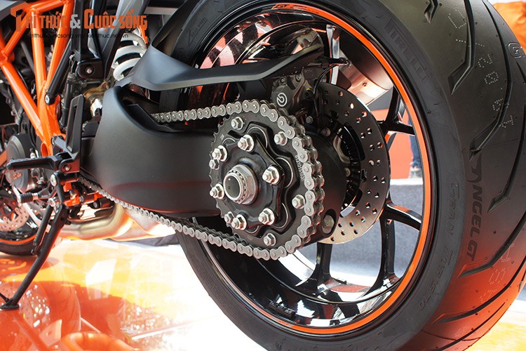 “Soi” KTM 1290 Super Duke GT gia 690 trieu dong tai VN-Hinh-12