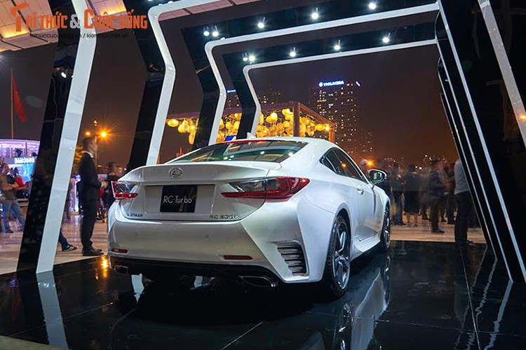 Xe tien ty Lexus RC noi bat tai Tuan le thoi trang 2016-Hinh-2