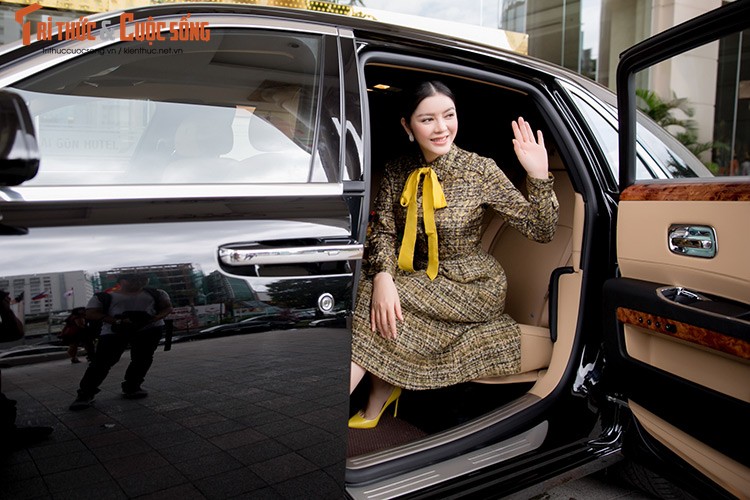 Ly Nha Ky ngoi sieu xe sang Rolls-Royce 40 ty du su kien