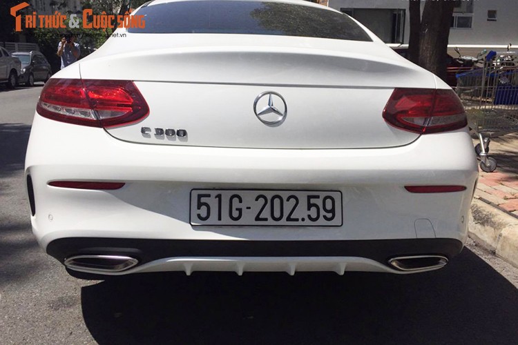 Mercedes tien ty cua Cuong Do la va Ha Vy 