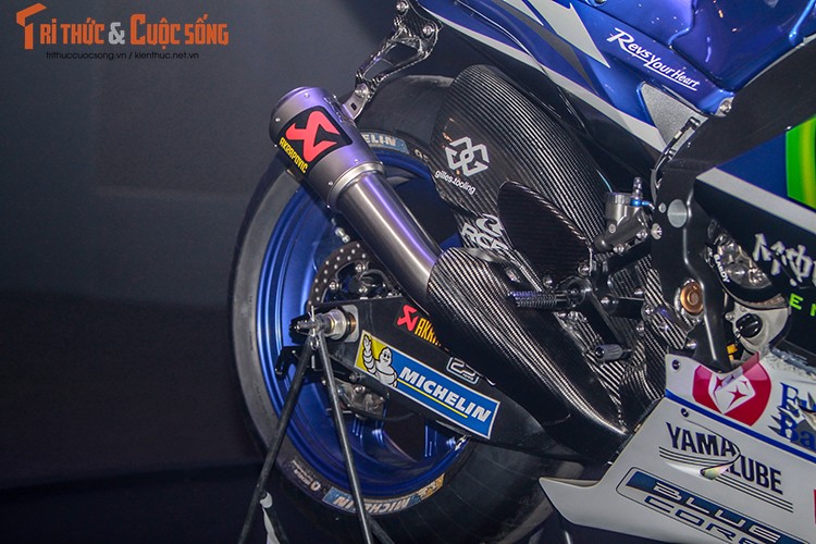 Valentino Rossi mang sieu moto Yamaha YZR-M1 den Viet Nam-Hinh-11