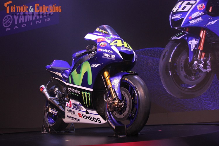 Valentino Rossi mang sieu moto Yamaha YZR-M1 den Viet Nam-Hinh-12