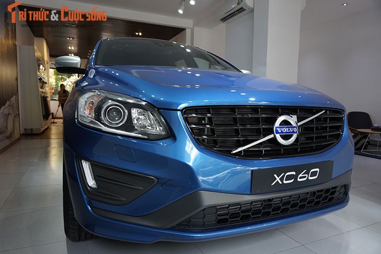 Can canh Volvo XC60 chinh hang gia 1,96 ty tai VN
