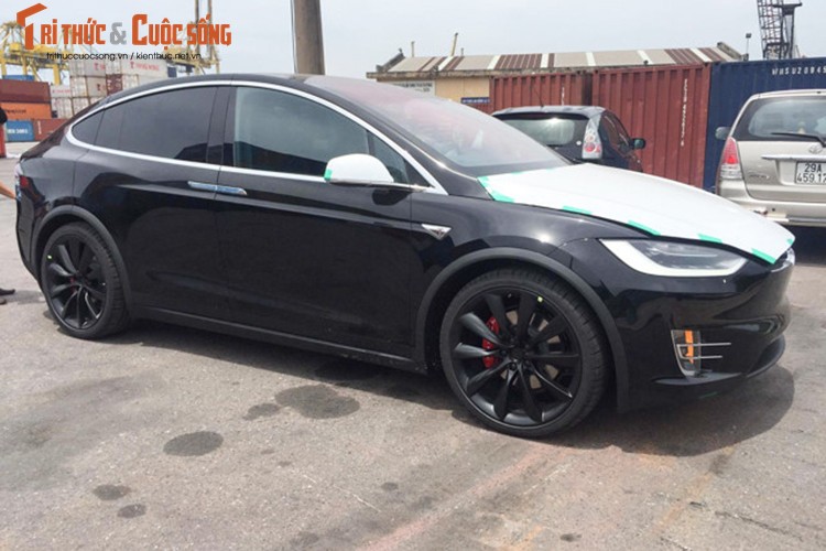 Can canh sieu &quot;xe hop&quot; chay dien Tesla Model X tai VN-Hinh-2