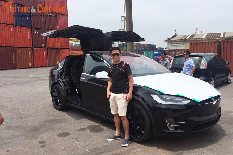 Can canh sieu &quot;xe hop&quot; chay dien Tesla Model X tai VN-Hinh-6