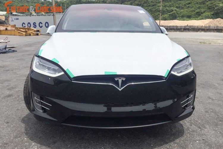 Can canh sieu &quot;xe hop&quot; chay dien Tesla Model X tai VN