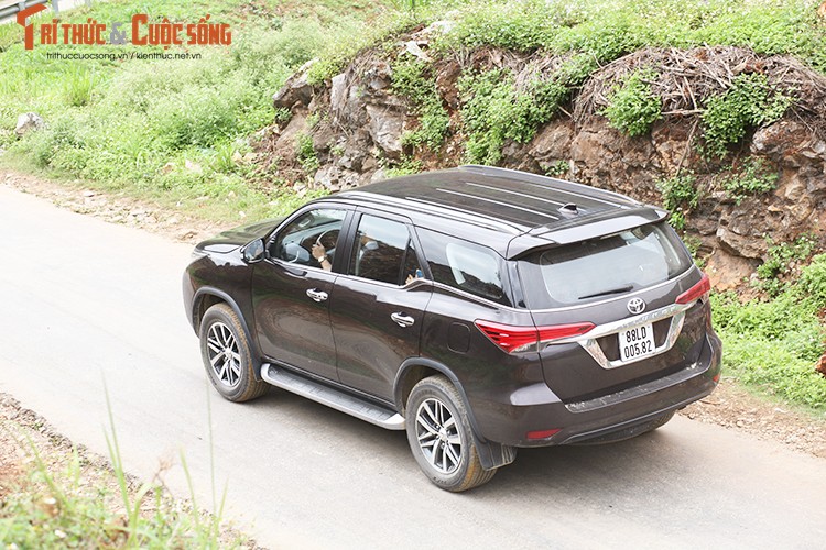 Trai nghiem SUV ban chay nhat Viet Nam - Toyota Fortuner 2017-Hinh-12