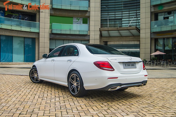 Mercedes E300 AMG lap rap tai Viet Nam &quot;chot gia&quot; 2,77 ty-Hinh-5