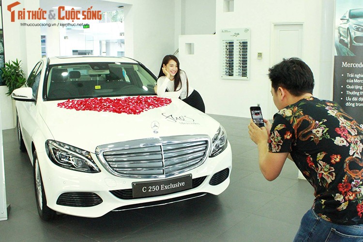 Truong Giang, Nha Phuong tau Mercedes-Benz C250 tien ty-Hinh-4