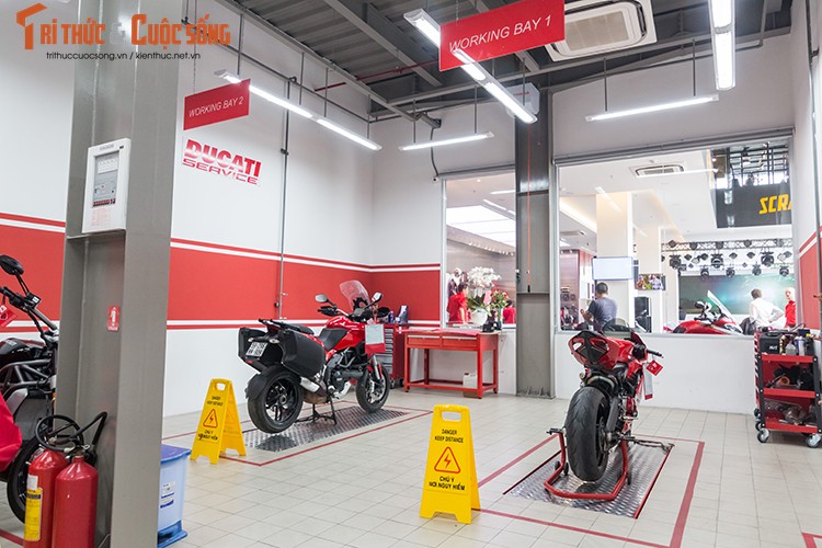 Ducati Viet Nam co showroom moto chuan 3S toan cau-Hinh-9