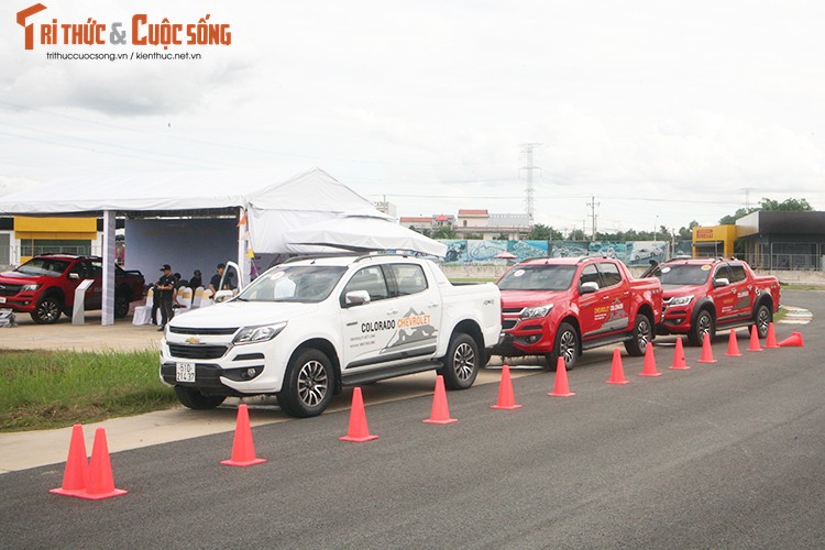 Cam lai Chevrolet Colorado 619 trieu tai truong dua Viet-Hinh-2