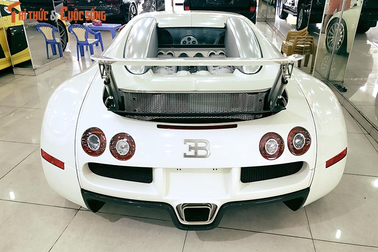 Bugatti 50 ty cua Minh Nhua tai showroom sieu xe Sai Gon-Hinh-4