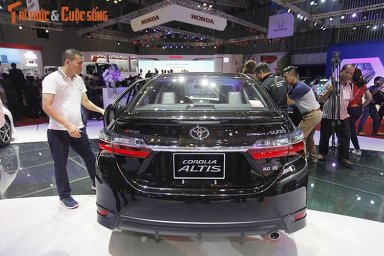 Soi dan xe Toyota &quot;moi cung&quot; tai trien lam oto VMS 2017-Hinh-13