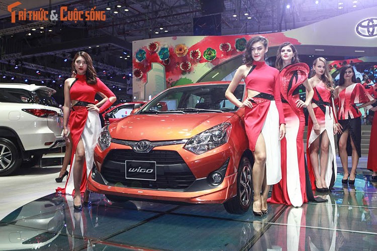 Soi dan xe Toyota &quot;moi cung&quot; tai trien lam oto VMS 2017-Hinh-2