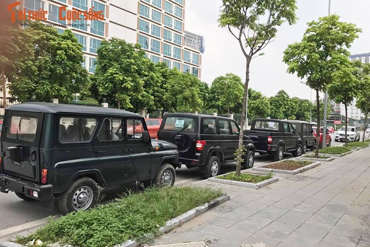 &quot;Dap thung&quot; oto Uaz Hunter may dau sieu re tai Ha Noi-Hinh-8