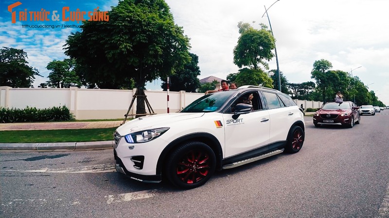 Hon 100 &quot;xe hop&quot; Mazda CX5 lan banh tai Ha Noi-Hinh-7