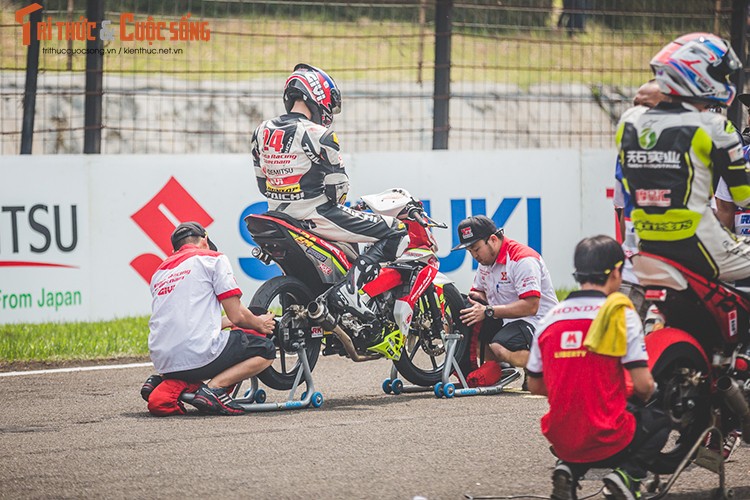 &quot;Soi&quot; xe may Honda Winner Viet Nam do dua sieu khung-Hinh-9