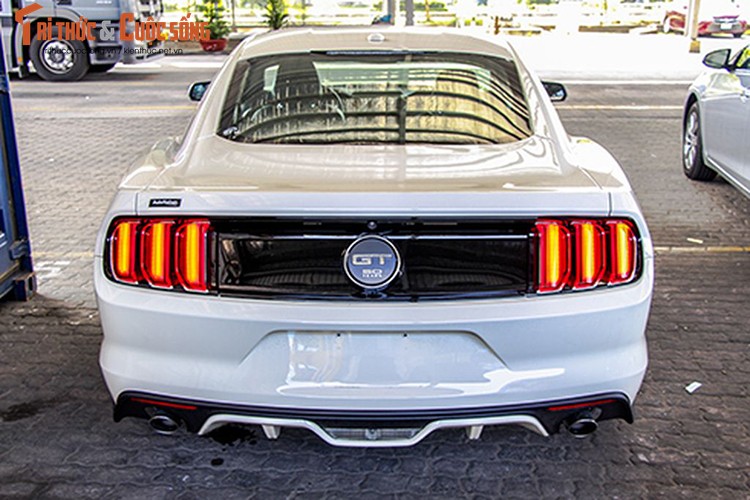 Can canh Ford Mustang GT gia hon 3 ty tai Viet Nam-Hinh-11