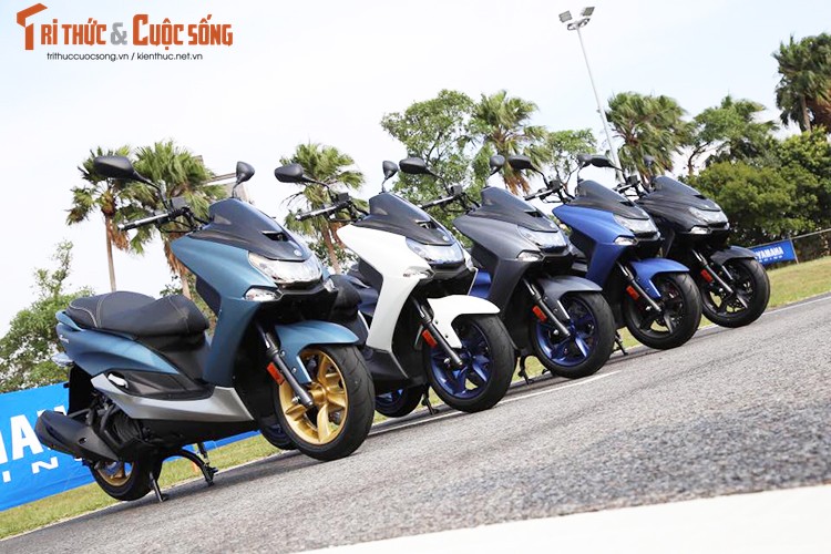 Yamaha ra mat SMax 155 ABS gia 80 trieu &quot;dau&quot; Honda PCX